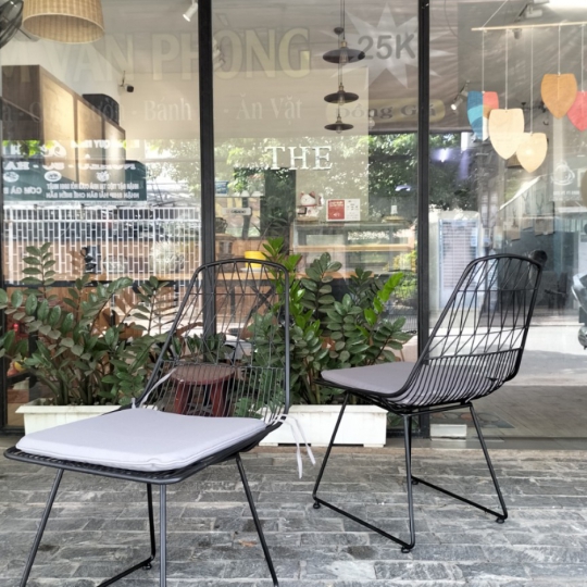Ghế sắt uốn Wire Sơn màu và may nệm theo yêu cầu